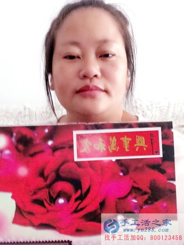 江苏常州宝妈做手工活串珠绣赚钱，带孩子赚钱两不误！