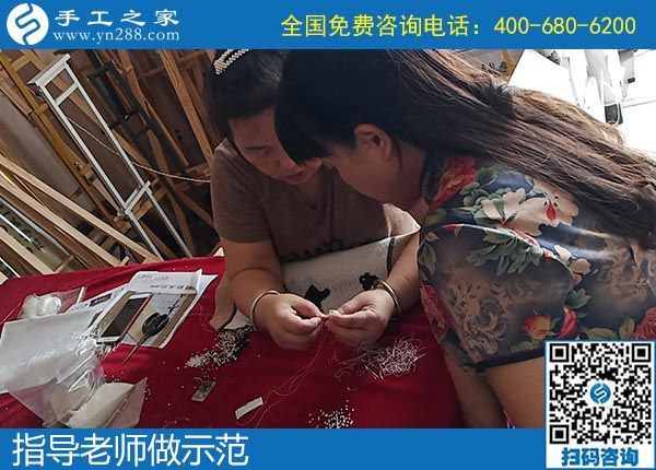 10月3日，重视产品质量，正规手工活厂家是这样做的，手工之家加工客户针法学习实拍