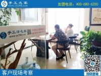 9月1日，在家赚钱的手工活好做吗？这里的珠绣串珠手工活简单好学。手工之家接待考察加工客户剪影